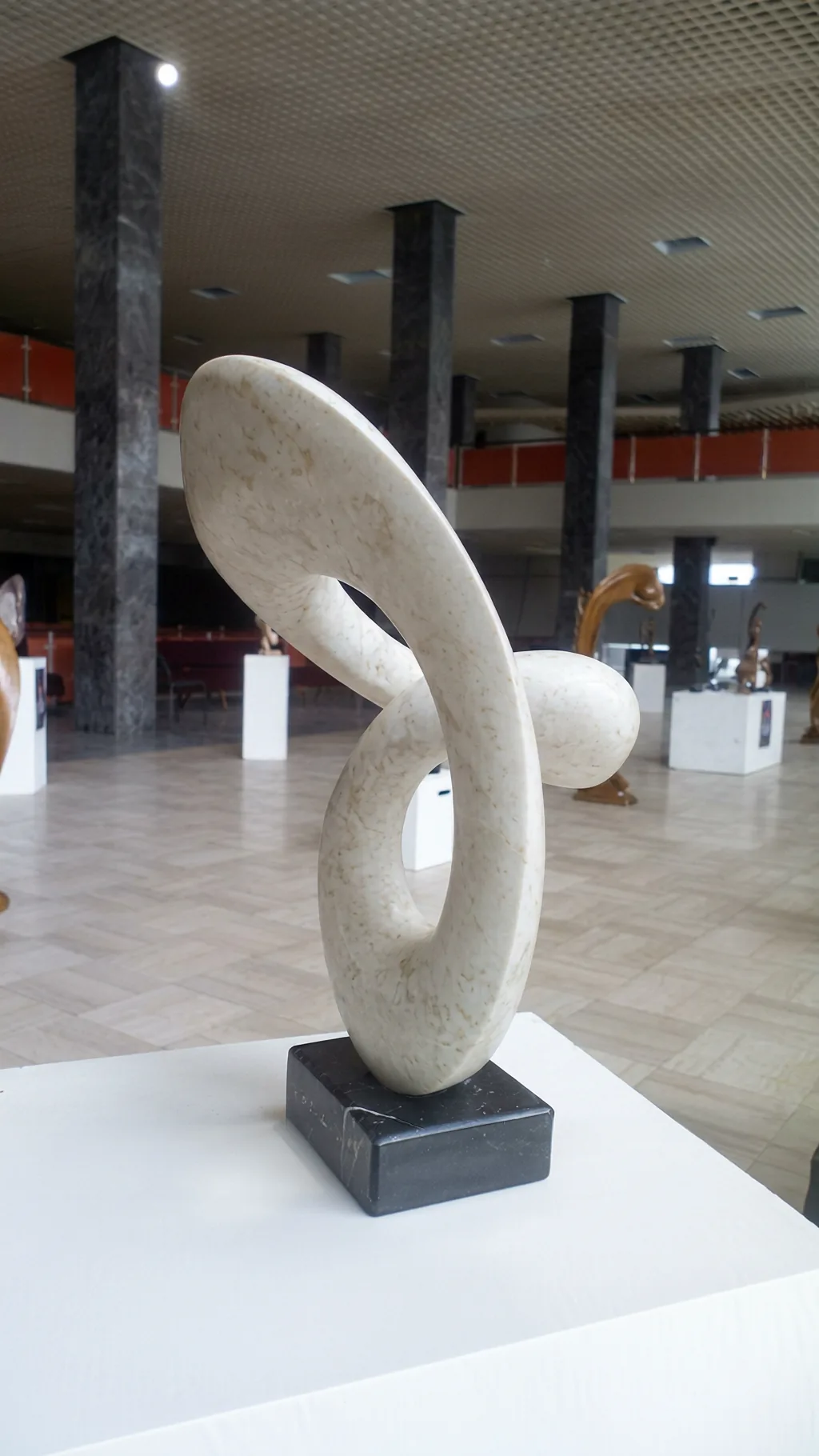 Equilibrium — Marbre angle